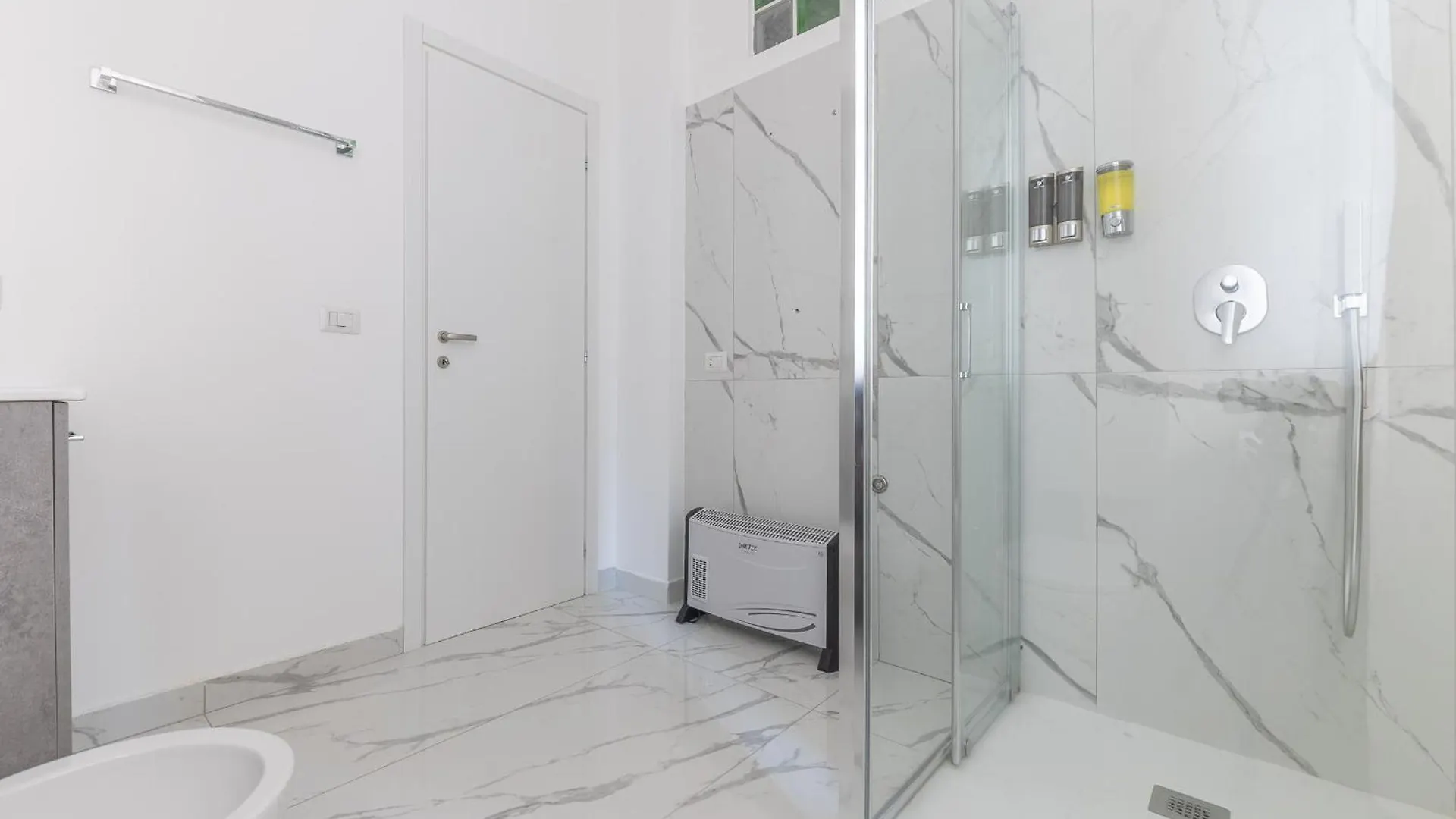 Konukevi Leia Hospitality Otel Milano İtalya